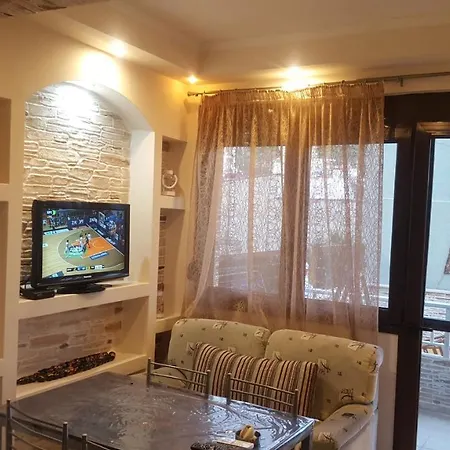 House In The Center アパート