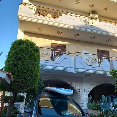 Apartment House In The Center Neos Marmaras